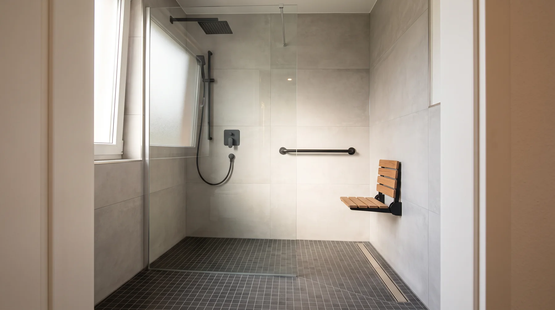 Bodengleiche Dusche mit befahrbarem Zugang